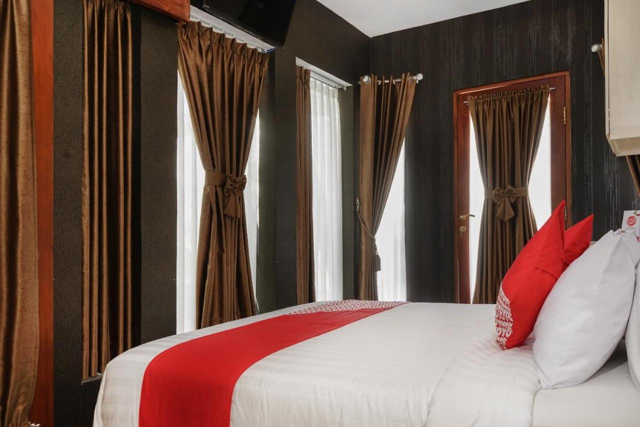 Super Oyo 444 Rafitha Homestay Baturetno Eksteriør billede