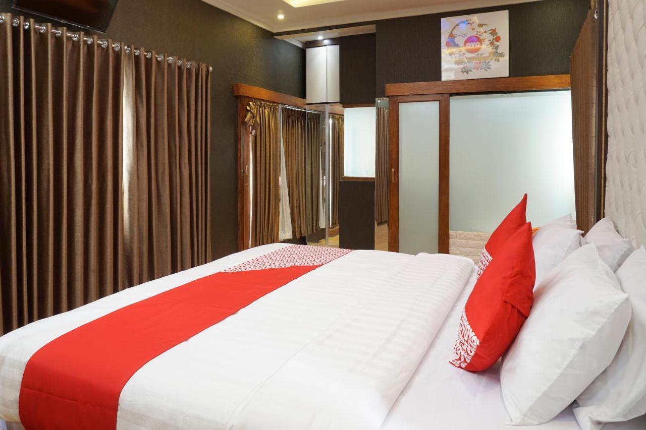 Super Oyo 444 Rafitha Homestay Baturetno Eksteriør billede